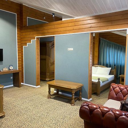 Guest House Chalet Тараз Екстер'єр фото