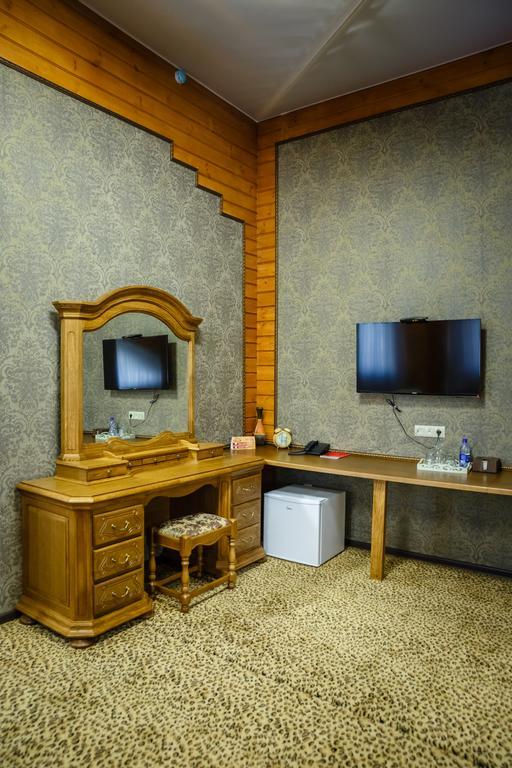 Guest House Chalet Тараз Екстер'єр фото